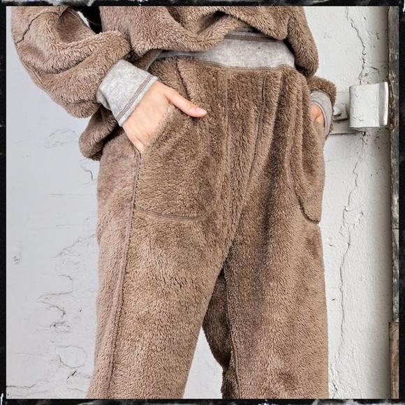 easel Pants & Jumpsuits Easel Ultra Lux Teddy Fur 2 Piece Hoodie